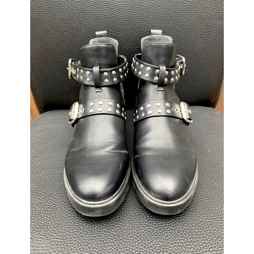 Divided Boots - Picture 1 of 6